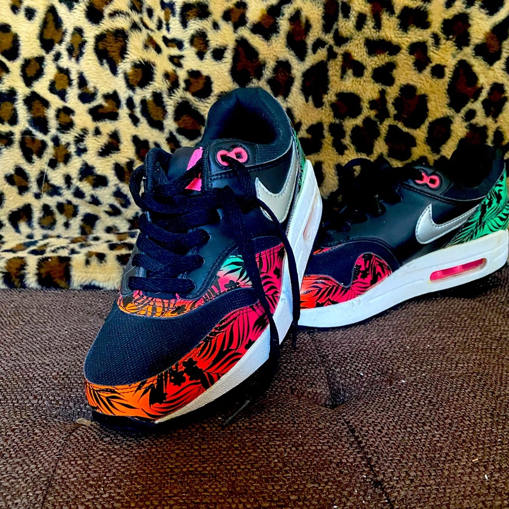 Like-New Tropical Sunset Nike AirMax - youth size 4.5/ womens 6